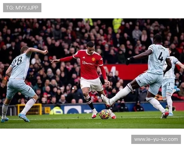 莱比锡红牛战术全景:高压逼抢下的高速进攻解析 莱比锡红牛战术全景:高压逼抢下的高速进攻解析